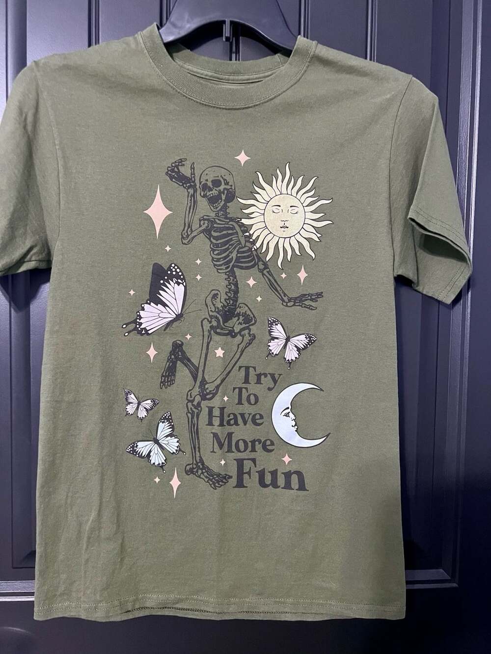 Empyre More Fun Skeleton Graphic T-Shirt Size Small Green